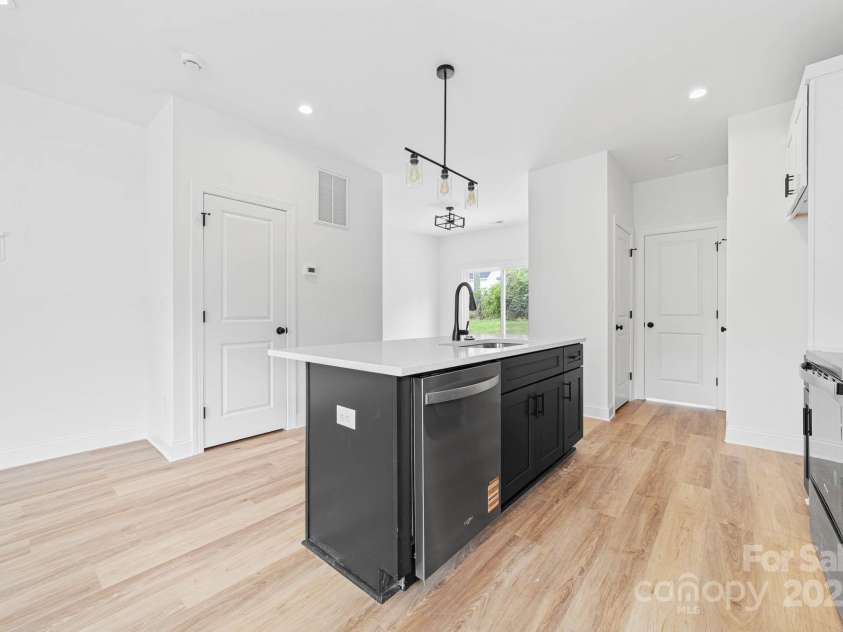 600 LeGrand Street, Shelby, NC 28150.  MLS# CAR4237341, YatesRealty ID 14565. 