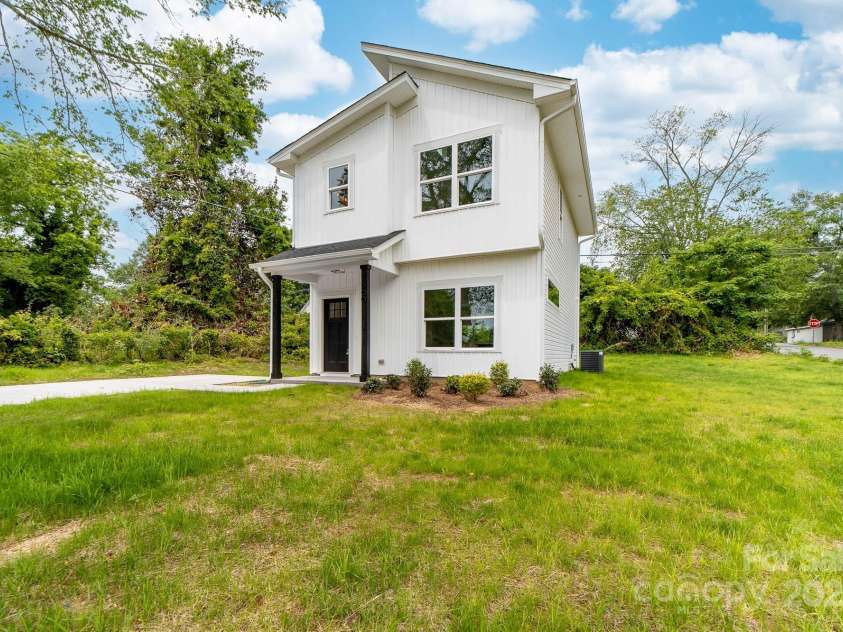 600 Legrand Street, Shelby, NC 28150.  MLS# CAR4328714, YatesRealty ID 14565. 