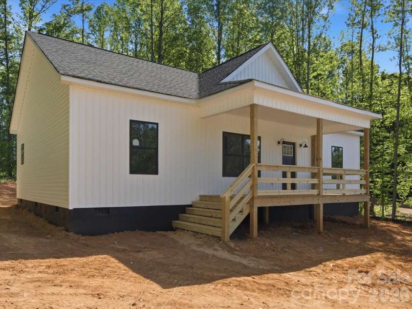 1416 Blackbird Drive, Clover, SC 29710.  MLS# CAR4373589, YatesRealty ID 14566. 