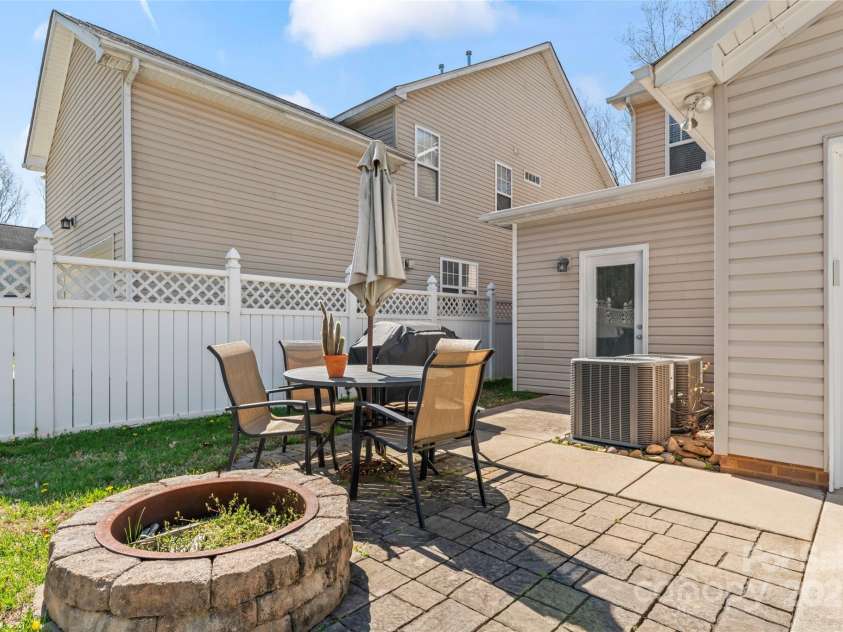 9113 Cinder Lane, Huntersville, NC 28078.  MLS# CAR4238870, YatesRealty ID 14568. 