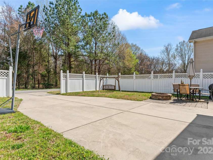 9113 Cinder Lane, Huntersville, NC 28078.  MLS# CAR4238870, YatesRealty ID 14568. 