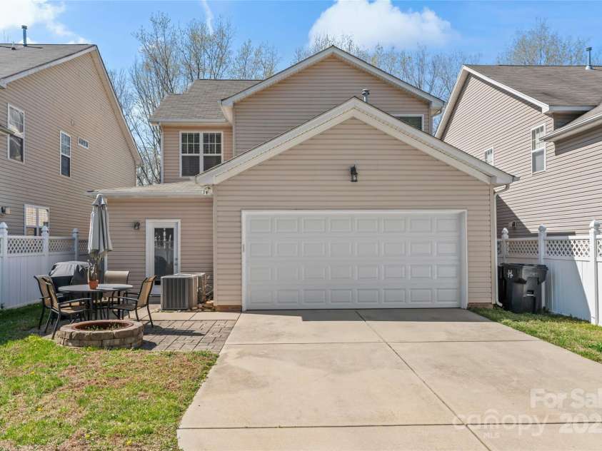 9113 Cinder Lane, Huntersville, NC 28078.  MLS# CAR4238870, YatesRealty ID 14568. 