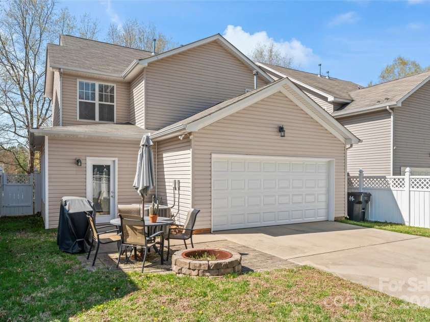 9113 Cinder Lane, Huntersville, NC 28078.  MLS# CAR4238870, YatesRealty ID 14568. 