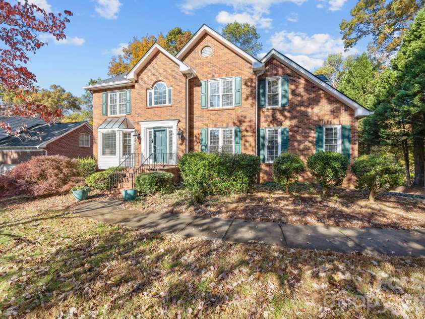 280 Birchridge Drive, Kernersville, NC 27284.  MLS# CAR4373669, YatesRealty ID 14569. 