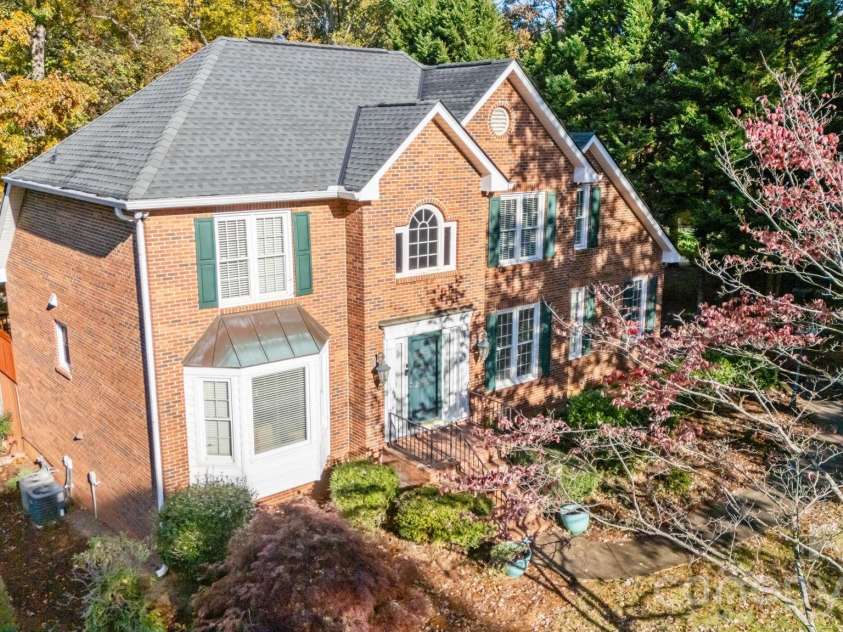 280 Birchridge Drive, Kernersville, NC 27284.  MLS# CAR4373669, YatesRealty ID 14569. 