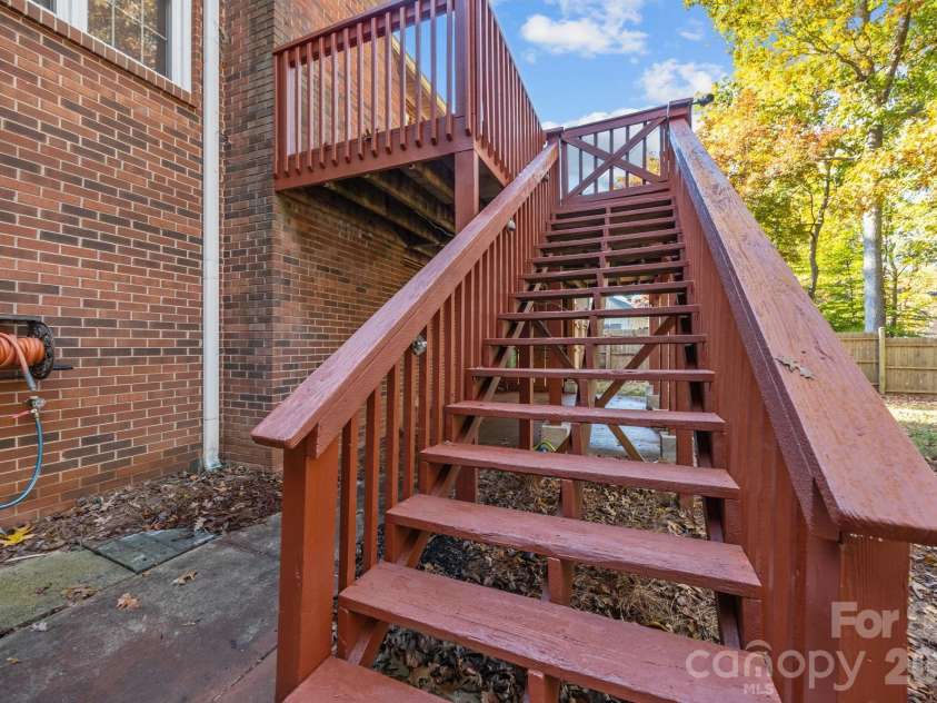 280 Birchridge Drive, Kernersville, NC 27284.  MLS# CAR4373669, YatesRealty ID 14569. 