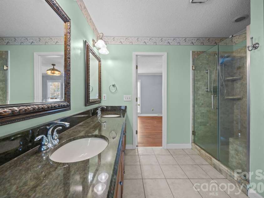 280 Birchridge Drive, Kernersville, NC 27284.  MLS# CAR4373669, YatesRealty ID 14569. 