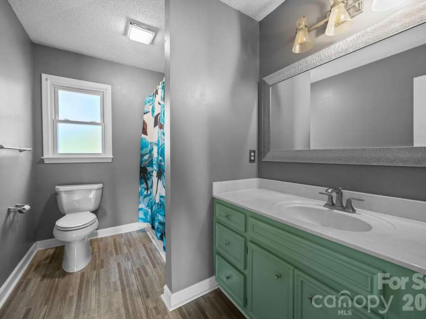280 Birchridge Drive, Kernersville, NC 27284.  MLS# CAR4373669, YatesRealty ID 14569. 