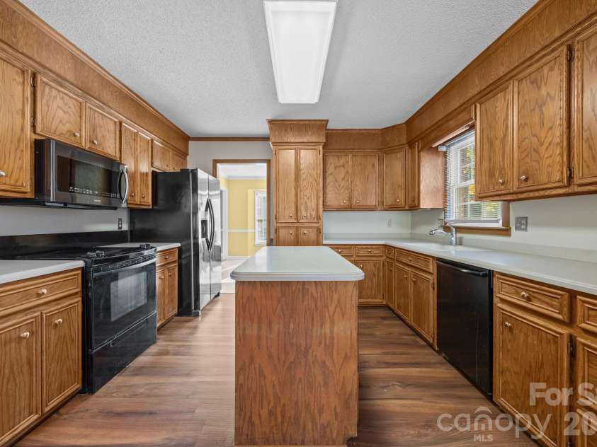 280 Birchridge Drive, Kernersville, NC 27284.  MLS# CAR4373669, YatesRealty ID 14569. 