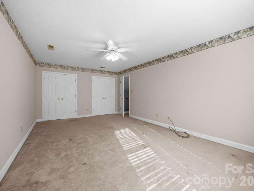 280 Birchridge Drive, Kernersville, NC 27284.  MLS# CAR4373669, YatesRealty ID 14569. 