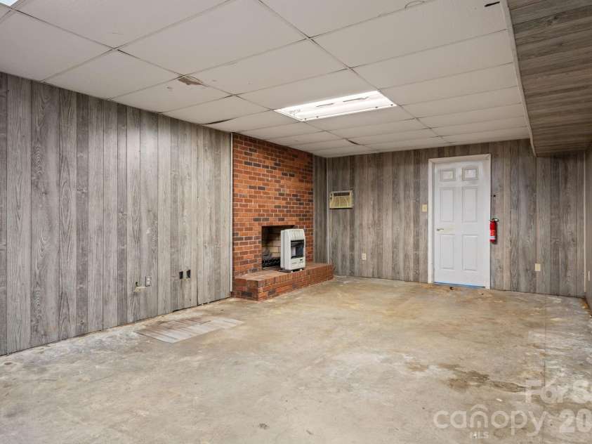 280 Birchridge Drive, Kernersville, NC 27284.  MLS# CAR4373669, YatesRealty ID 14569. 