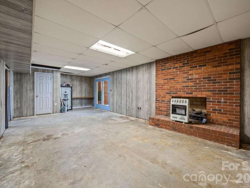 280 Birchridge Drive, Kernersville, NC 27284.  MLS# CAR4373669, YatesRealty ID 14569. 