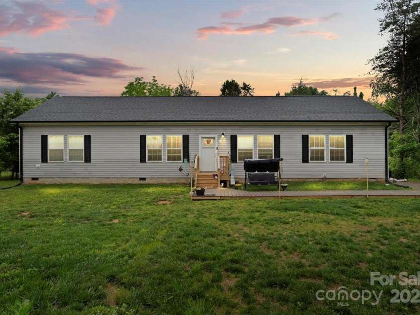 113 Robinette Lane, Statesville, NC 28625.  MLS# CAR4261494, YatesRealty ID 14570. 