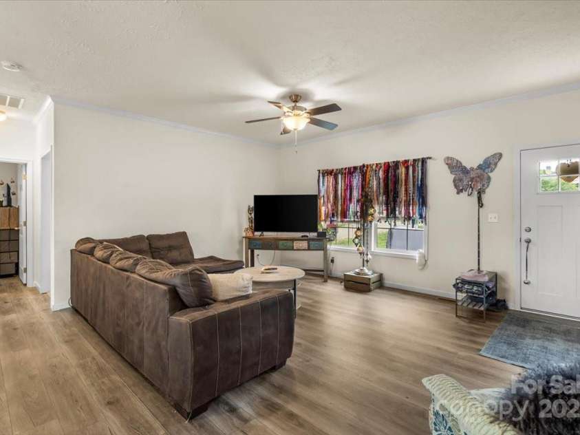 113 Robinette Lane, Statesville, NC 28625.  MLS# CAR4261494, YatesRealty ID 14570. 