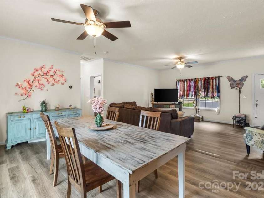 113 Robinette Lane, Statesville, NC 28625.  MLS# CAR4261494, YatesRealty ID 14570. 