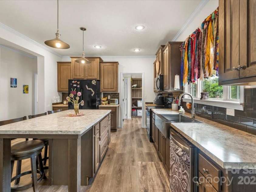 113 Robinette Lane, Statesville, NC 28625.  MLS# CAR4261494, YatesRealty ID 14570. 