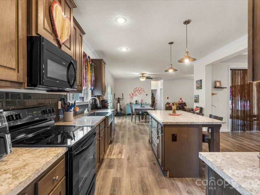 113 Robinette Lane, Statesville, NC 28625.  MLS# CAR4261494, YatesRealty ID 14570. 