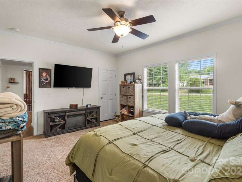 113 Robinette Lane, Statesville, NC 28625.  MLS# CAR4261494, YatesRealty ID 14570. 