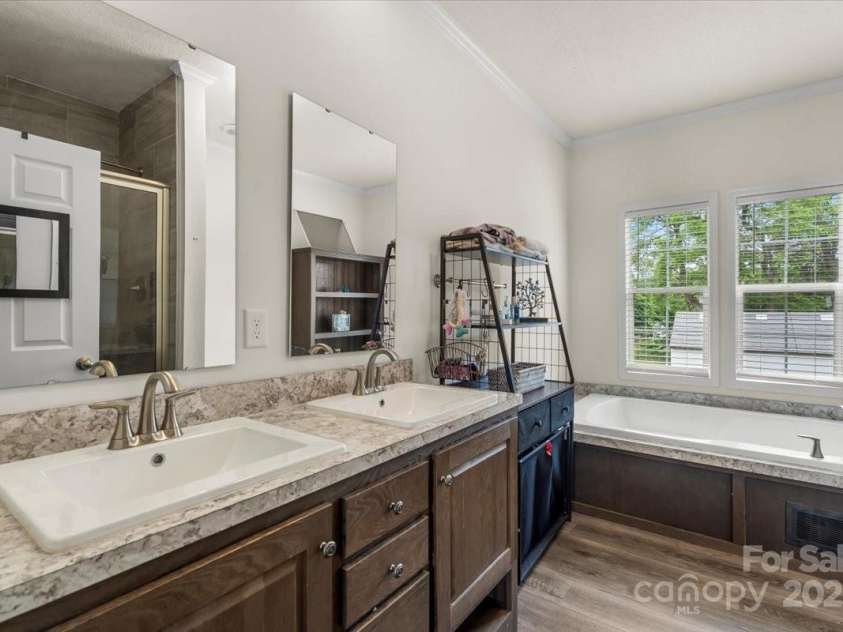 113 Robinette Lane, Statesville, NC 28625.  MLS# CAR4261494, YatesRealty ID 14570. 