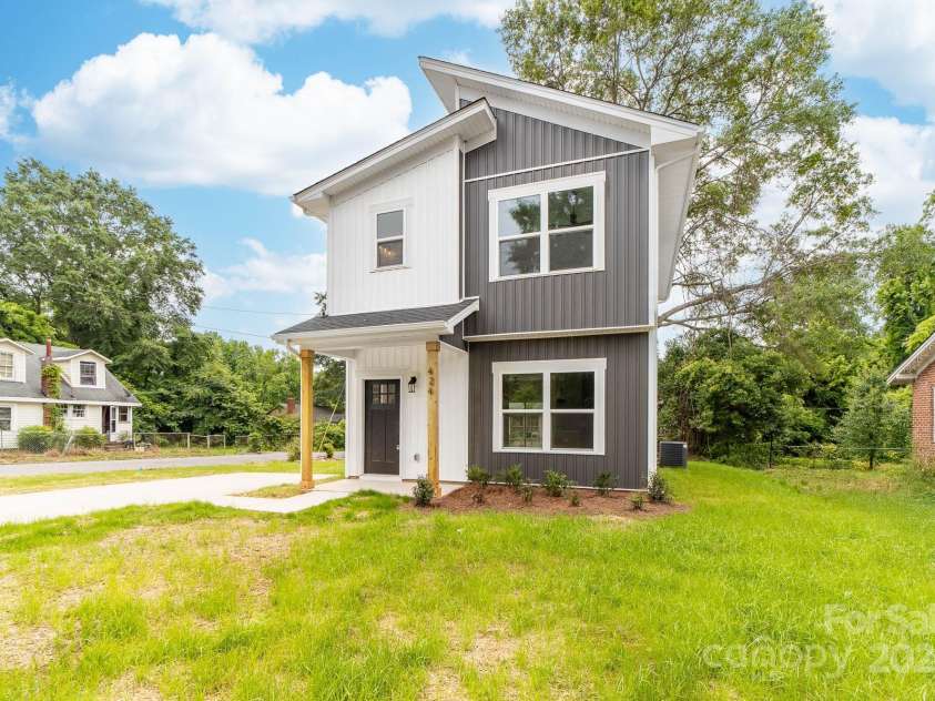 424 Airline Avenue, Shelby, NC 28150.  MLS# CAR4255609, YatesRealty ID 14571. 