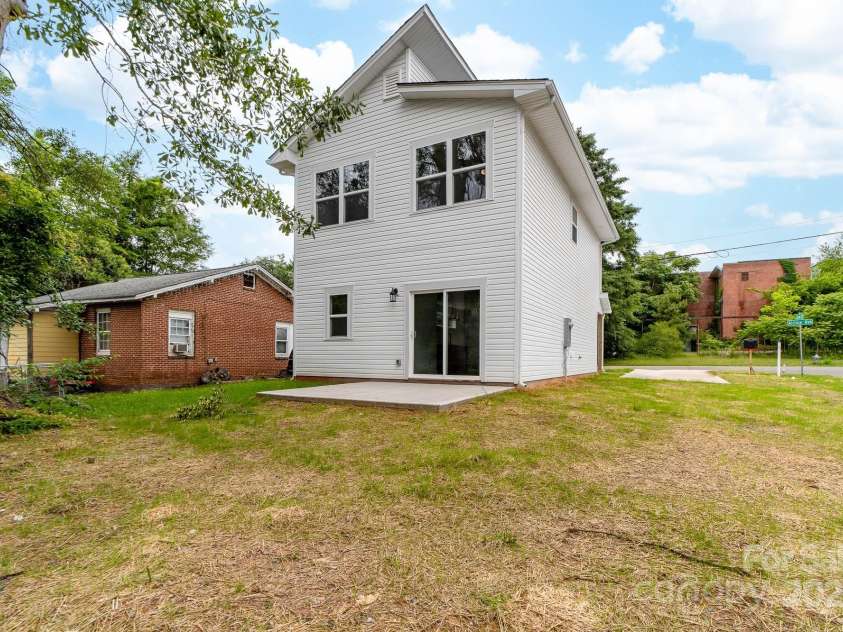 424 Airline Avenue, Shelby, NC 28150.  MLS# CAR4255609, YatesRealty ID 14571. 