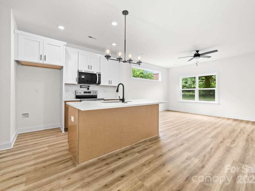 424 Airline Avenue, Shelby, NC 28150.  MLS# CAR4255609, YatesRealty ID 14571. 