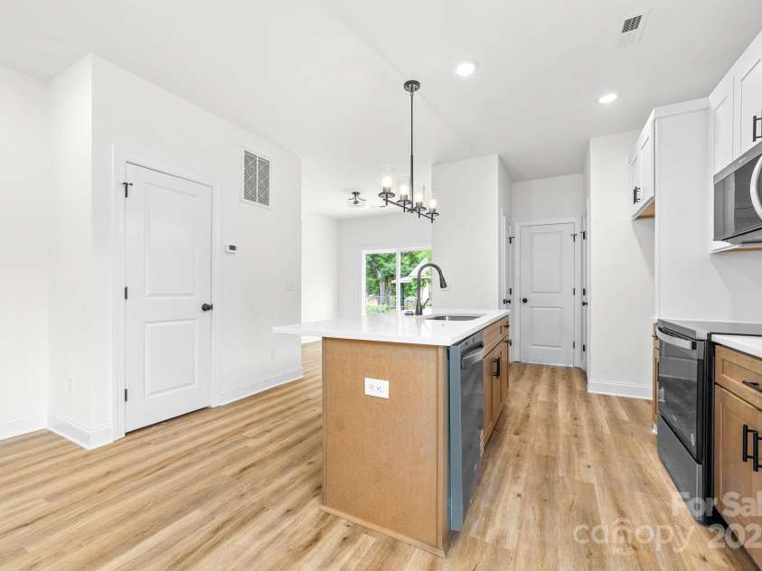 424 Airline Avenue, Shelby, NC 28150.  MLS# CAR4255609, YatesRealty ID 14571. 