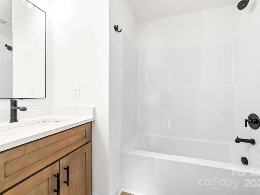 424 Airline Avenue, Shelby, NC 28150.  MLS# CAR4255609, YatesRealty ID 14571. 