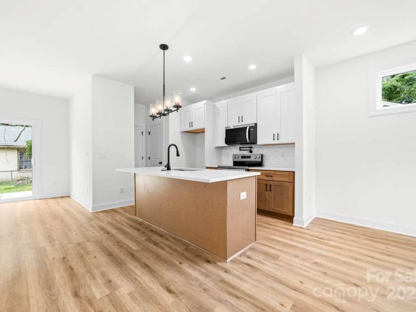 424 Airline Avenue, Shelby, NC 28150.  MLS# CAR4328271, YatesRealty ID 14571. 