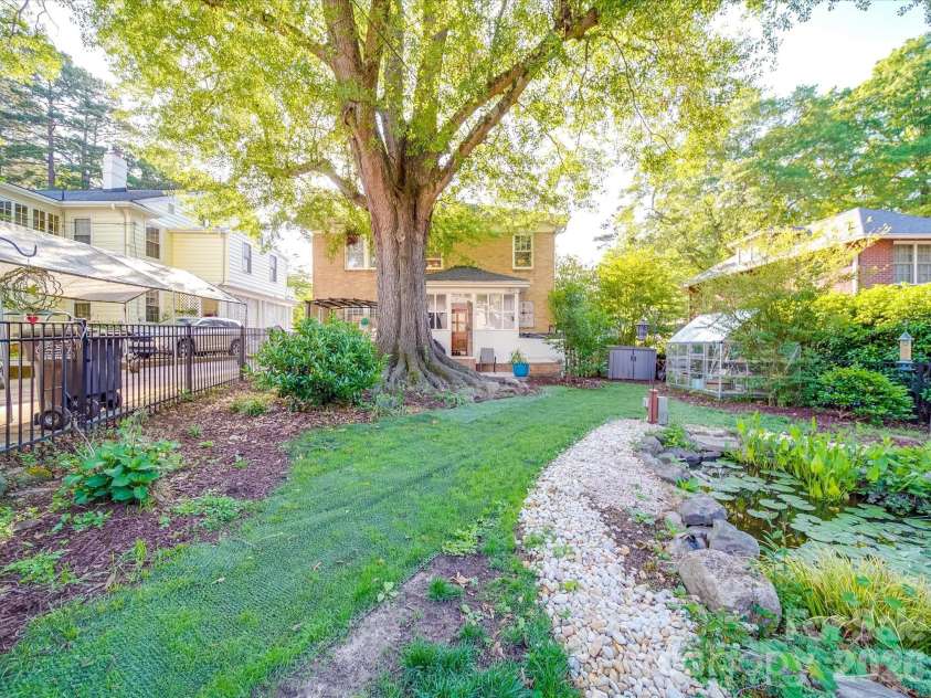 907 Edgewood Circle, Gastonia, NC 28052.  MLS# CAR4373699, YatesRealty ID 14571. Back Yard