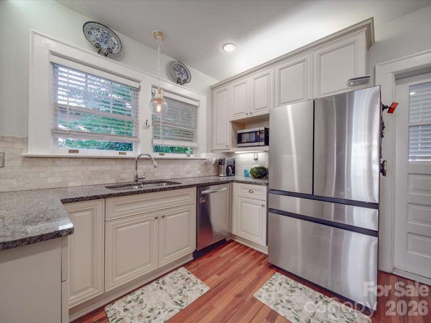 907 Edgewood Circle, Gastonia, NC 28052.  MLS# CAR4373699, YatesRealty ID 14571. Kitchen