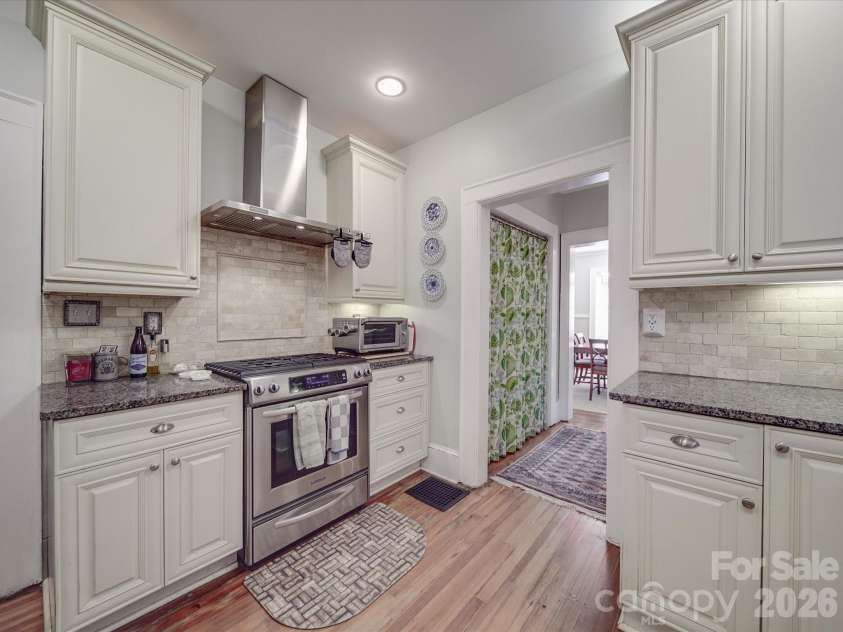 907 Edgewood Circle, Gastonia, NC 28052.  MLS# CAR4373699, YatesRealty ID 14571. Kitchen