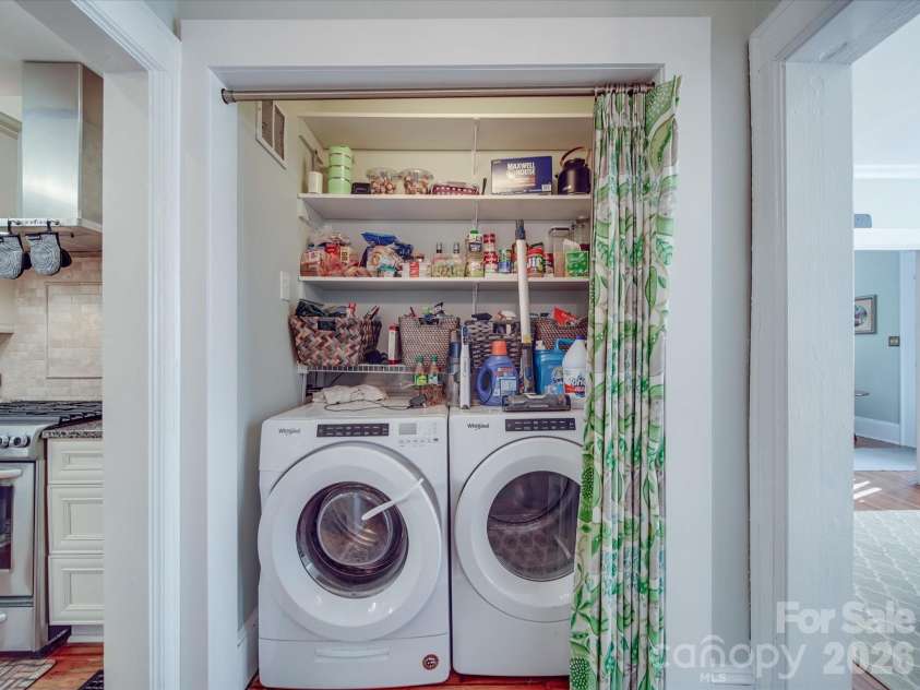 907 Edgewood Circle, Gastonia, NC 28052.  MLS# CAR4373699, YatesRealty ID 14571. Laundry in Butler's Pantry Area