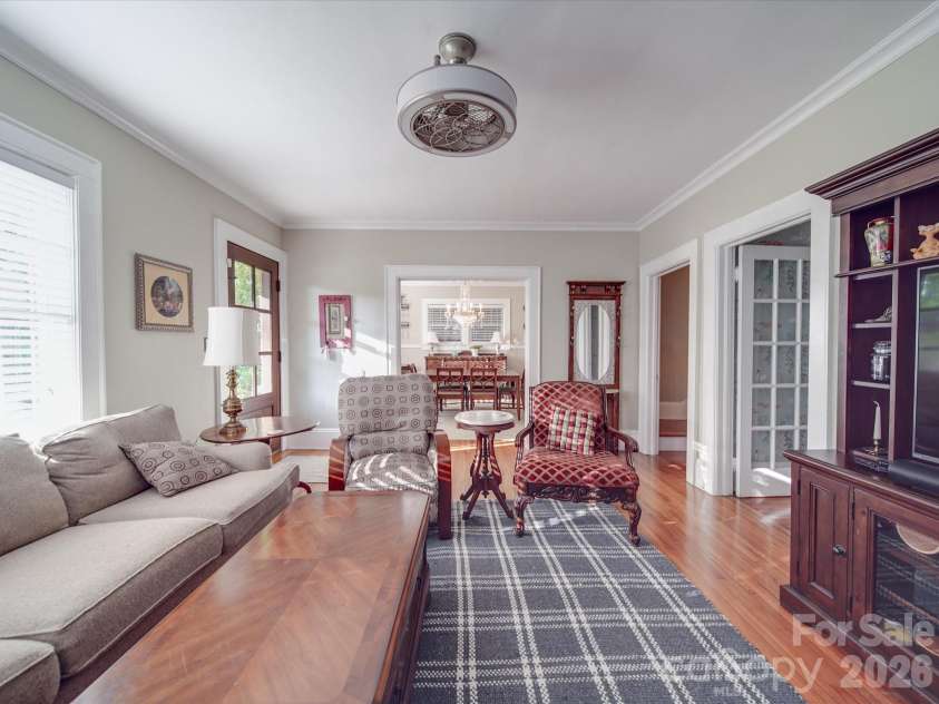 907 Edgewood Circle, Gastonia, NC 28052.  MLS# CAR4373699, YatesRealty ID 14571. Living Room