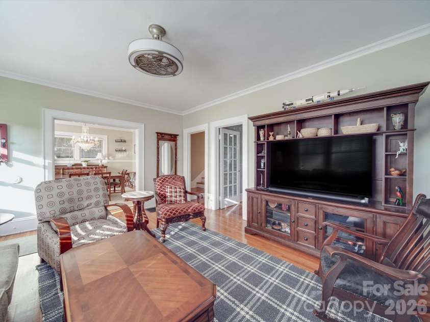 907 Edgewood Circle, Gastonia, NC 28052.  MLS# CAR4373699, YatesRealty ID 14571. Living Room
