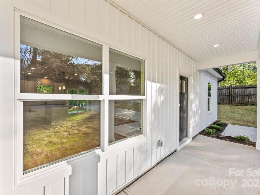 551 Belfast Drive, Gastonia, NC 28052.  MLS# CAR4290051, YatesRealty ID 14572. 