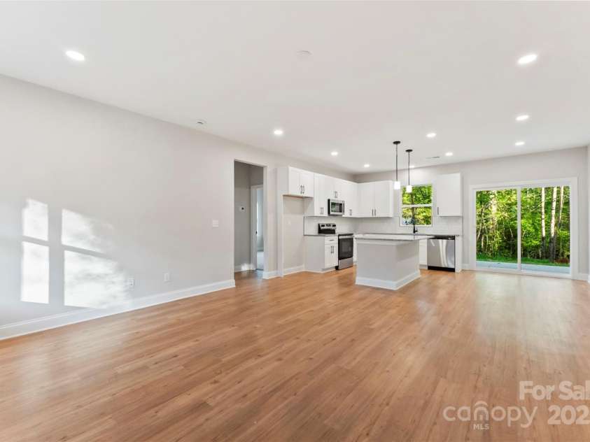 551 Belfast Drive, Gastonia, NC 28052.  MLS# CAR4290051, YatesRealty ID 14572. 