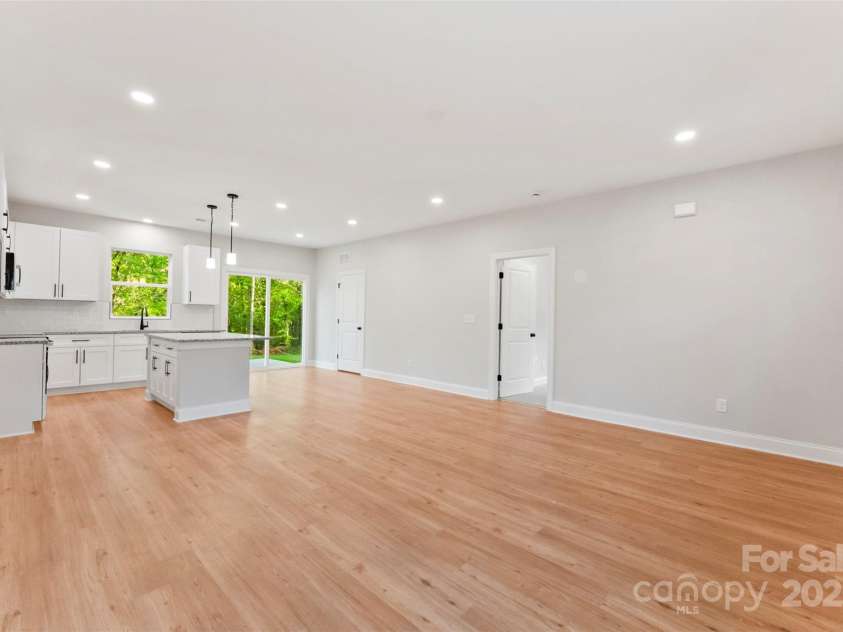 551 Belfast Drive, Gastonia, NC 28052.  MLS# CAR4290051, YatesRealty ID 14572. 