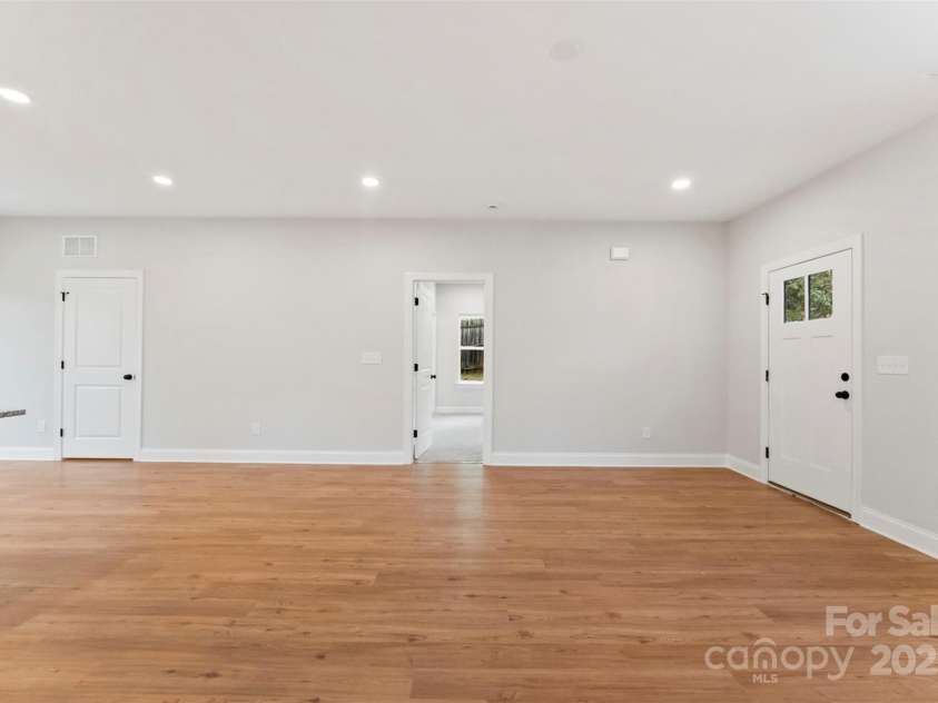 551 Belfast Drive, Gastonia, NC 28052.  MLS# CAR4290051, YatesRealty ID 14572. 