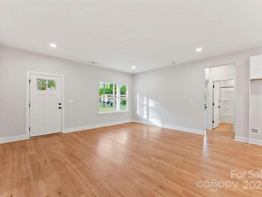 551 Belfast Drive, Gastonia, NC 28052.  MLS# CAR4290051, YatesRealty ID 14572. 