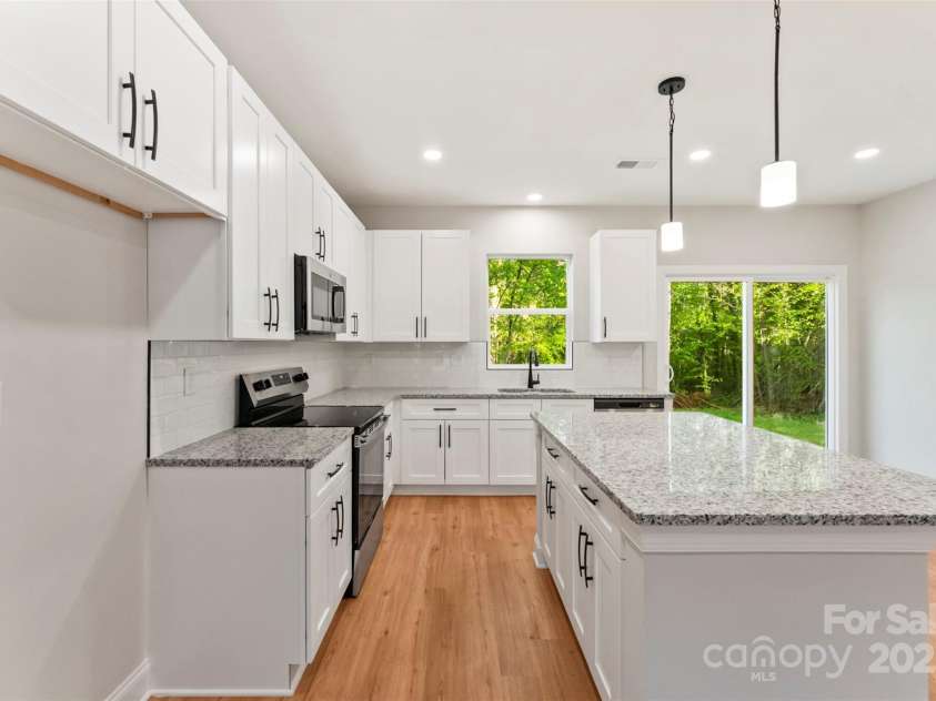 551 Belfast Drive, Gastonia, NC 28052.  MLS# CAR4290051, YatesRealty ID 14572. 