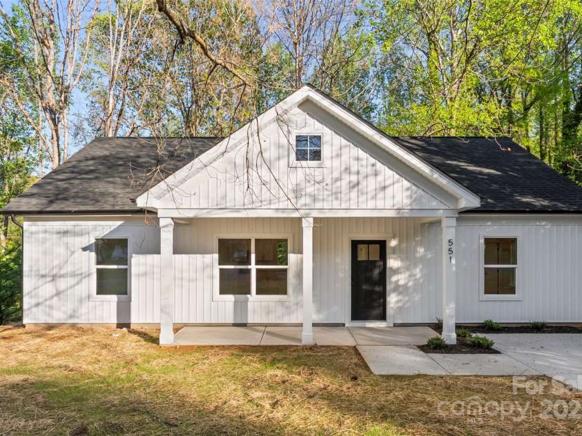 551 Belfast Drive, Gastonia, NC 28052.  MLS# CAR4290051, YatesRealty ID 14572. 