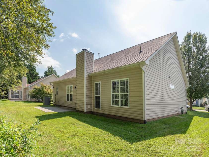 379 Running Briar Road, Fletcher, NC 28732.  MLS# CAR4260749, YatesRealty ID 14574. 