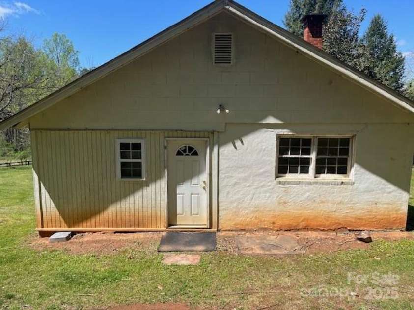 1600 Whitesides Road, Mill Spring, NC 28756.  MLS# CAR4246477, YatesRealty ID 14575. 