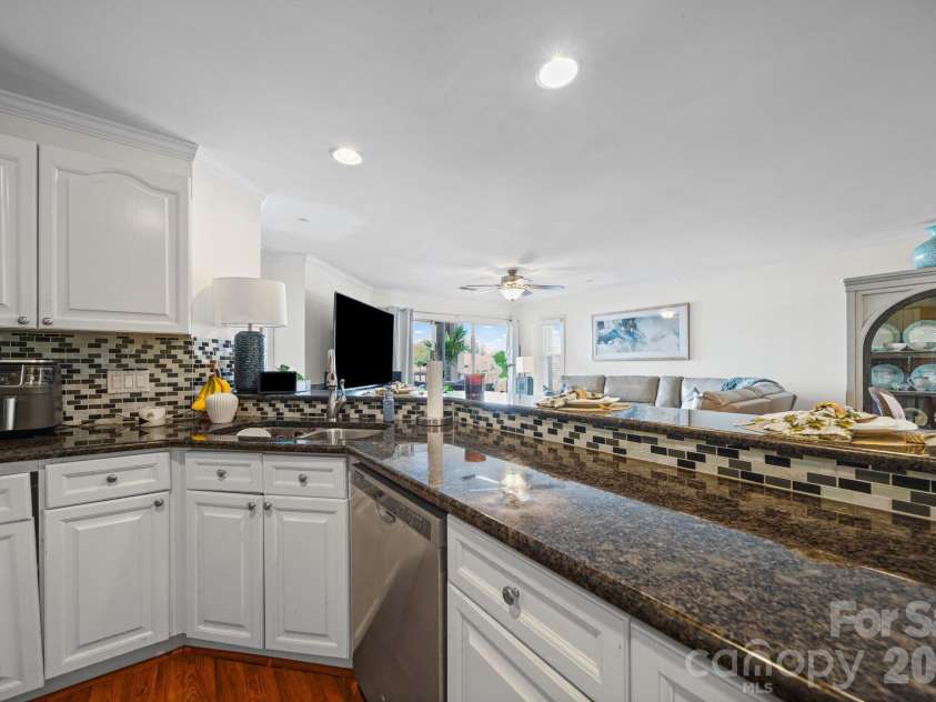 18637 Vineyard Point Lane, Cornelius, NC 28031.  MLS# CAR4373839, YatesRealty ID 14575. 