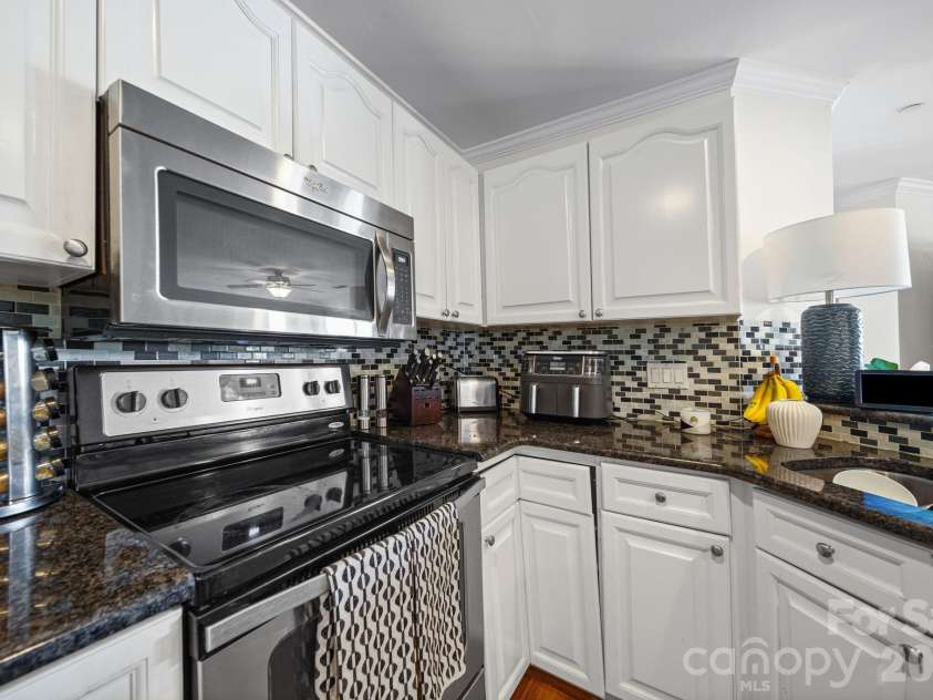 18637 Vineyard Point Lane, Cornelius, NC 28031.  MLS# CAR4373839, YatesRealty ID 14575. 