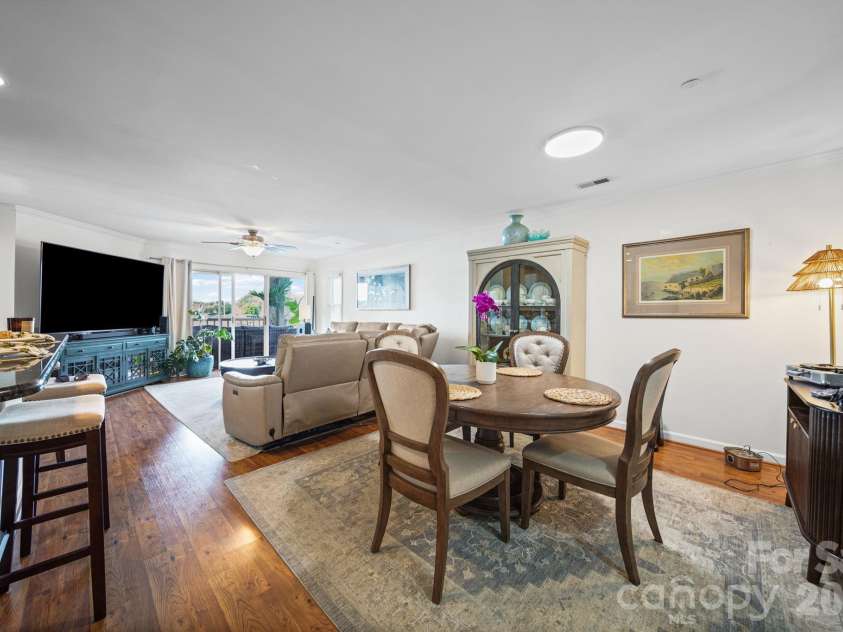 18637 Vineyard Point Lane, Cornelius, NC 28031.  MLS# CAR4373839, YatesRealty ID 14575. 
