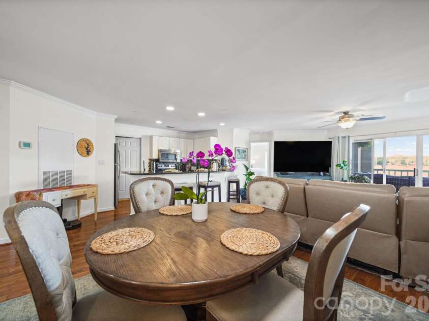 18637 Vineyard Point Lane, Cornelius, NC 28031.  MLS# CAR4373839, YatesRealty ID 14575. 