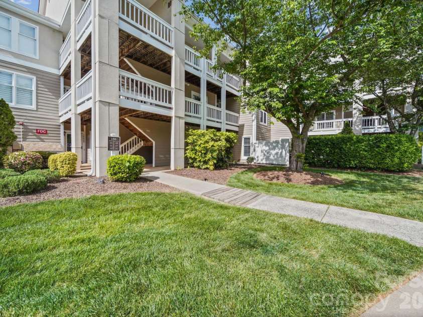 18637 Vineyard Point Lane, Cornelius, NC 28031.  MLS# CAR4373839, YatesRealty ID 14575. 