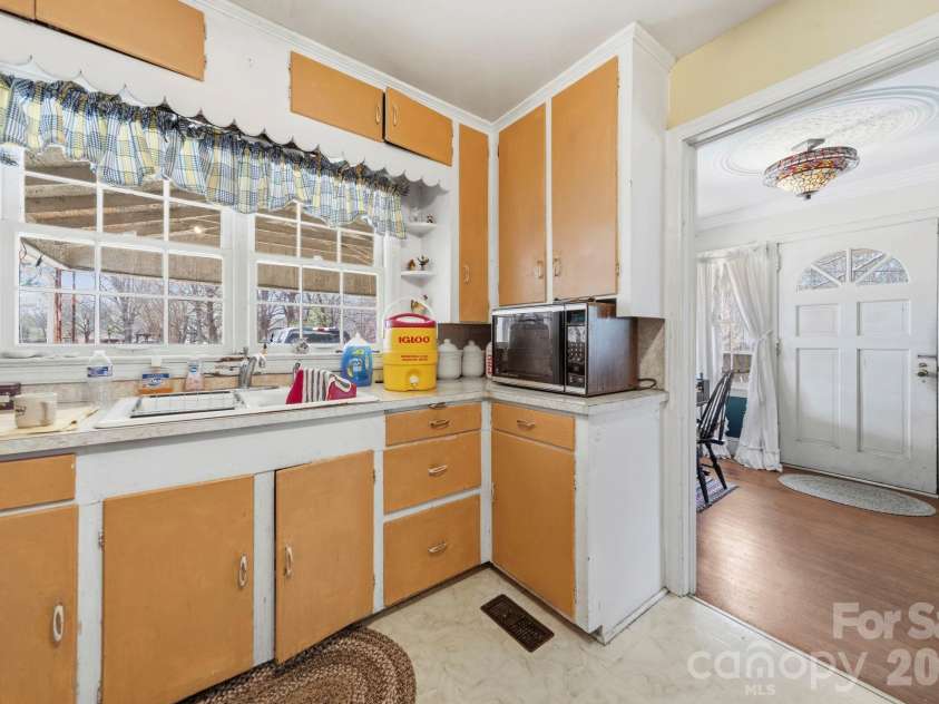 508 Washburn Switch Road, Shelby, NC 28150.  MLS# CAR4358770, YatesRealty ID 14576. 